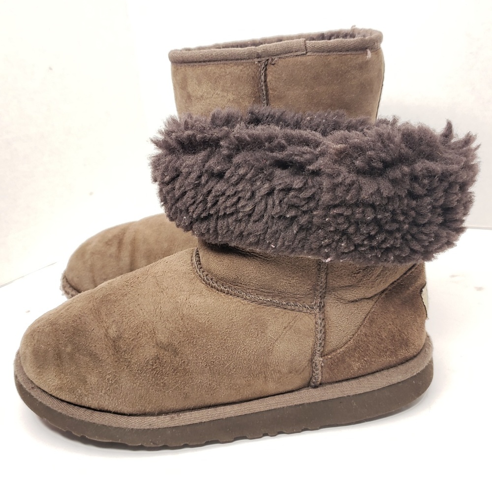 UGG Classic Short Suede Brown Boots Size 5 Women's